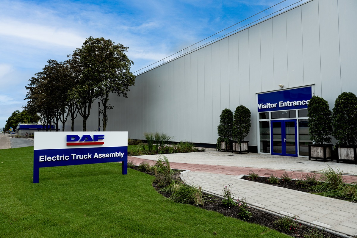 DAF-starts-assembly-factory-for-electric-trucks-01-lr
