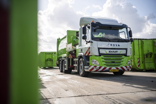 First-DAF-CF-Electric-refuse-collection-truck-delivered-to-ROVA-04